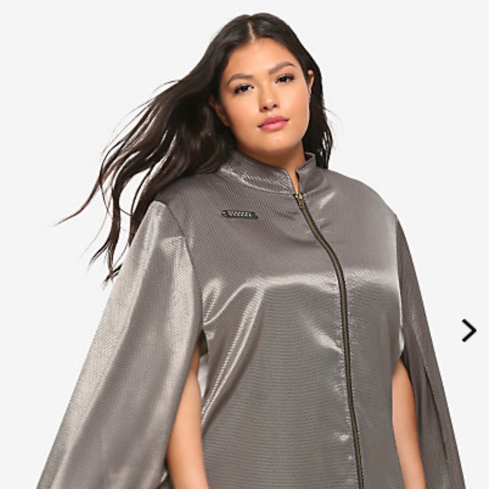 Her Universe General Leia Organa Cape Plus